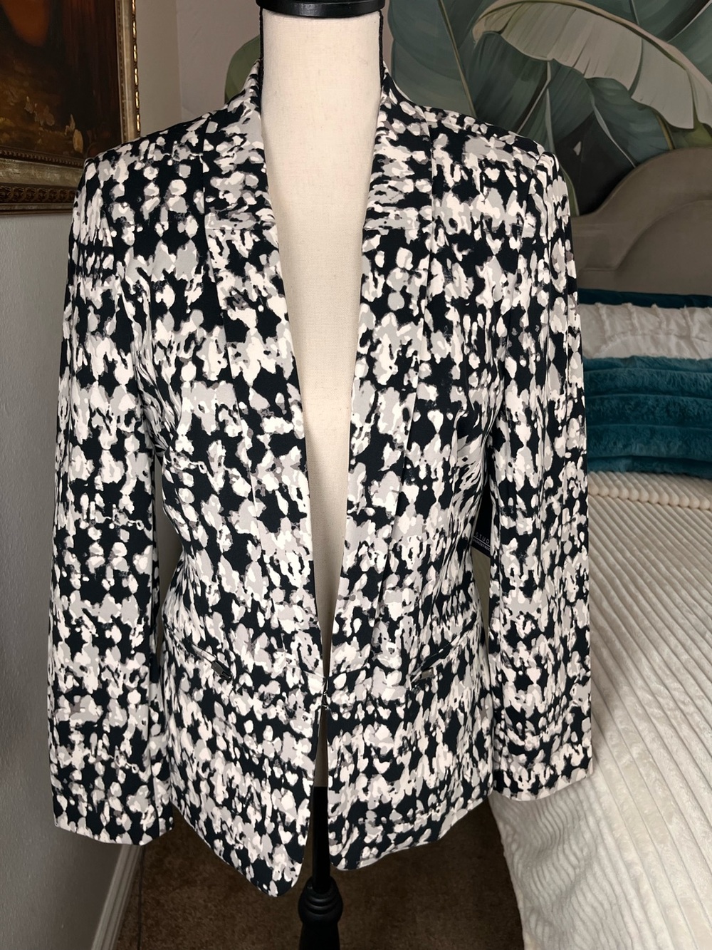 Studio Badgley Mischka Sylvie Stucco Print Stretch Blazer - Size 12